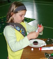 Decorating cakes