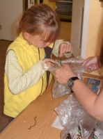 Making a pine cone decoration