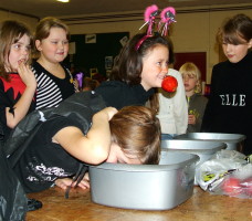 apple bobbing