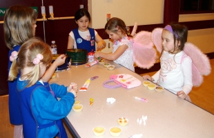 Decorating fairy cakes